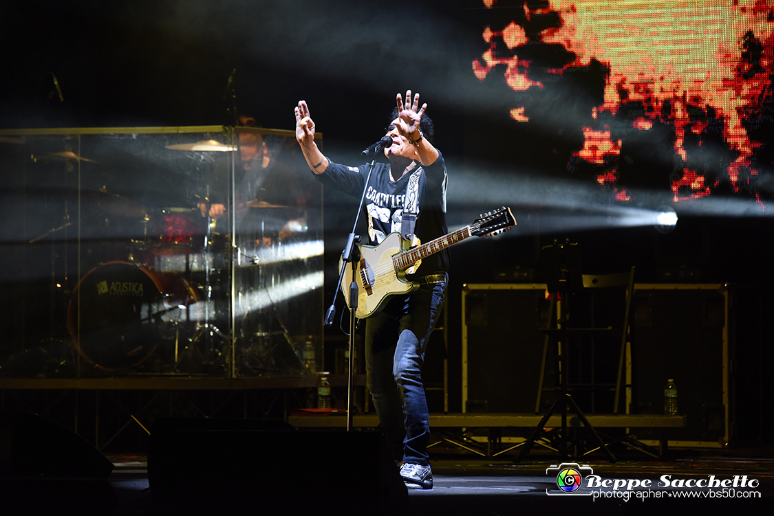 VBS_4084 - Concerto Edoardo Bennato - Peter Pan Rock 'n' Roll Tour.jpg
